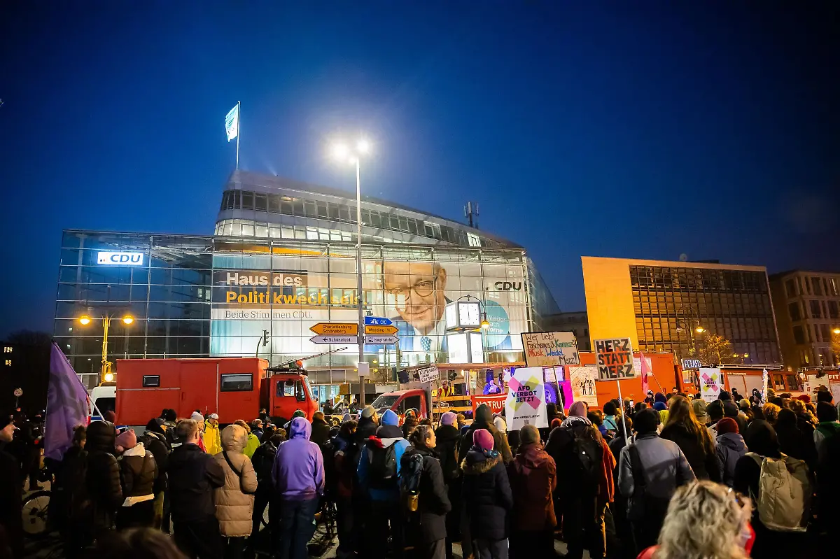 Vor-der-CDU-Zentrale-ist-am-Wahlabend-eine-grosse-Demonstration-geplant
