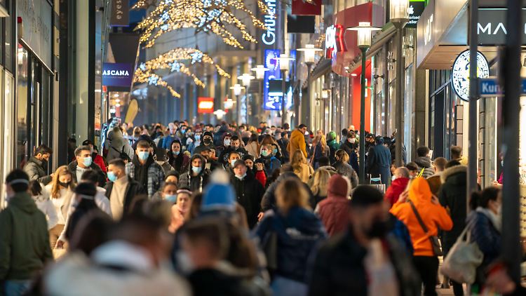 Die Einkaufsstraßen, hier in Essen, sind teilweise doch recht voll.