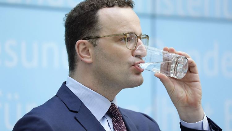 Bundesgesundheitsminister Jens Spahn macht es auch selbst. 