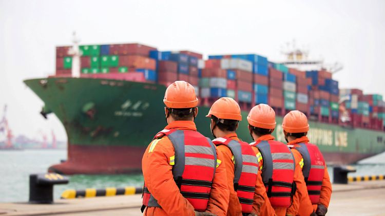Während sowohl die Importe aus als auch die Exporte nach China gesunken sind, zieht der Handel mit den USA aufgrund der robusten Konjunktur dort an.