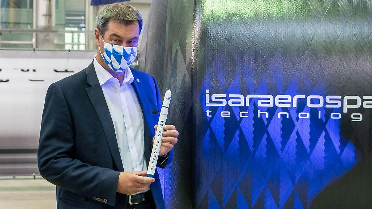Bayerns Ministerpräsident Söder weihte erst im September die Produktionshallen ein, wo die 27 Meter langen Flugkörper entstehen sollen.