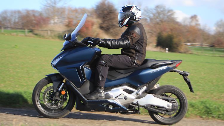 Mit einem Einstiegspreis von 11.240 Euro bewegt sich der Honda Forza 750 ganz klar in der Luxusklasse.