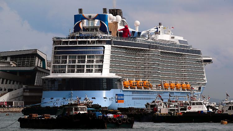 Die Passagiere dürfen die "Quantum of the Seas" erst verlassen, wenn die Kontaktnachverfolgung abgeschlossen ist.