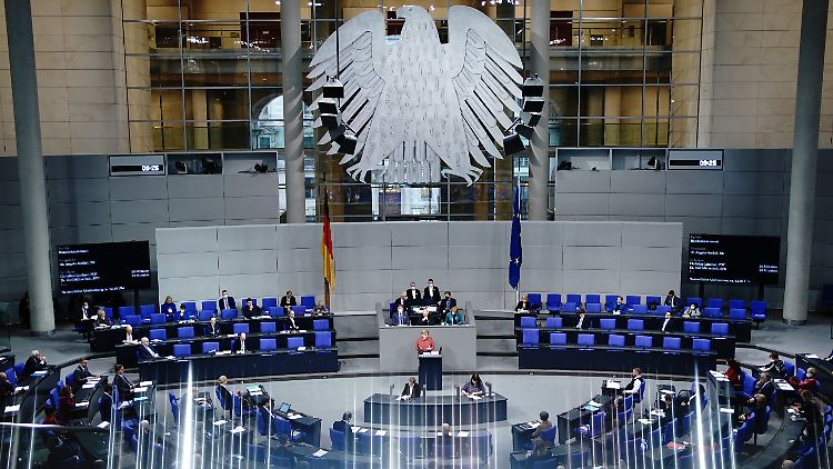 Der zu beschließende Haushalt ist fast 500 Milliarden Euro schwer.