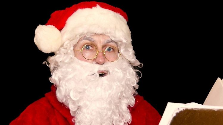 Wenn Frederik Tholey nicht als Weihnachtsmann im Einsatz ist, arbeitet er als Rechtsanwalt.