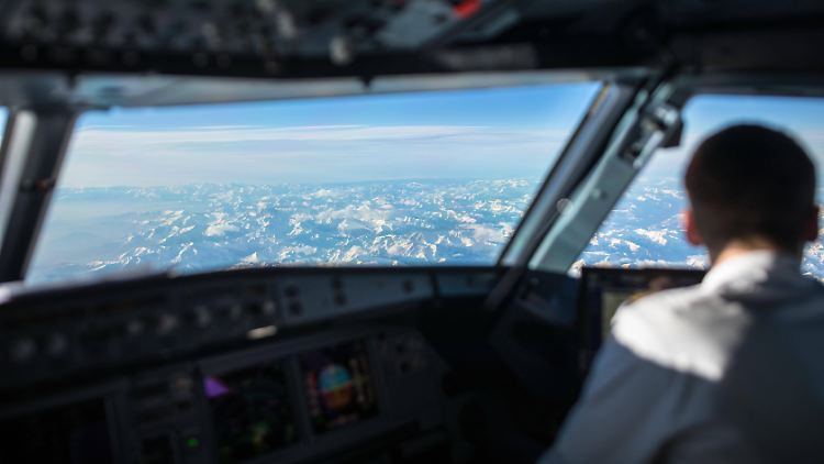Der Pilotenberuf ist für viele Flugkapitäne kein Traumjob mehr.