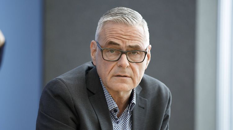 Intensivmediziner Uwe Janssens sieht viele Kolleginnen und Kollegen "an ihre Grenzen" kommen.