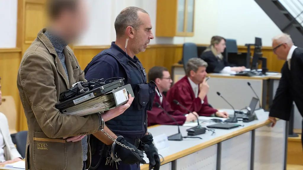 Der-Angeklagte-hat-frueher-auch-als-Comedian-gearbeitet