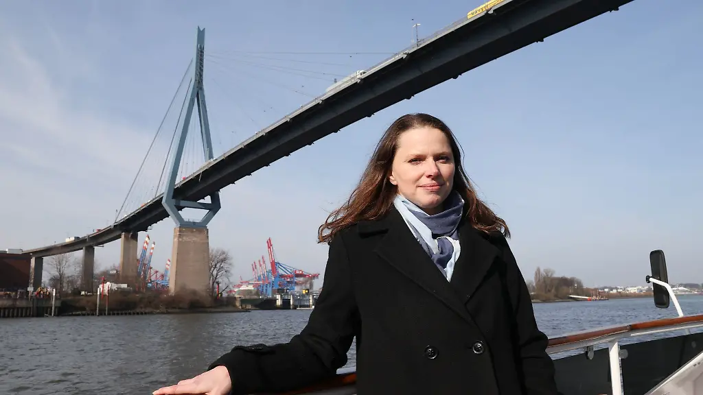 Wirtschaftssenatorin-Leonhard-spricht-sich-fuer-einen-schnelleren-Bau-der-neuen-Koehlbrandbruecke-aus