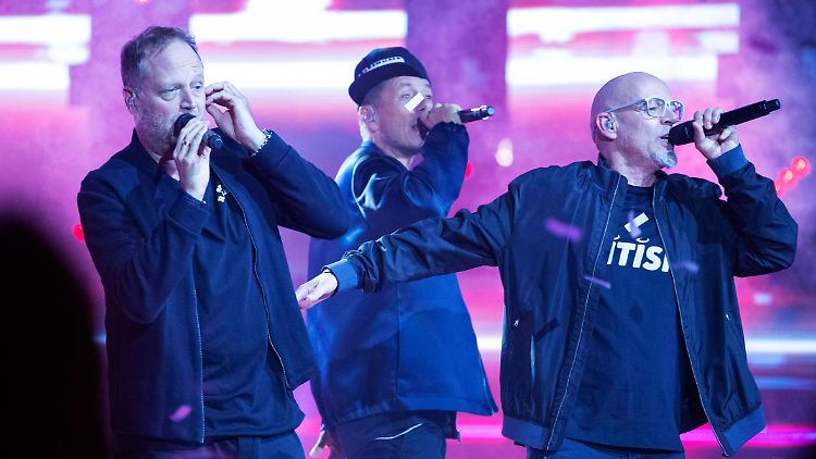 Die Fantastischen Vier Smudo, Michi Beck, Thomas D (v.l.) und Andy Ypsilon (nicht im Bild) sind auch dabei. 
