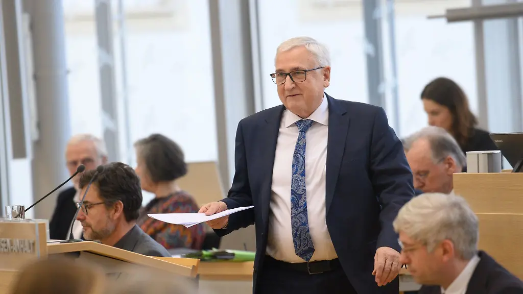 Mehr-als-15-Milliarden-Euro-pro-Jahr-kann-die-Landesregierung-um-Finanzminister-Michael-Richter-CDU-2025-und-2026-ausgeben