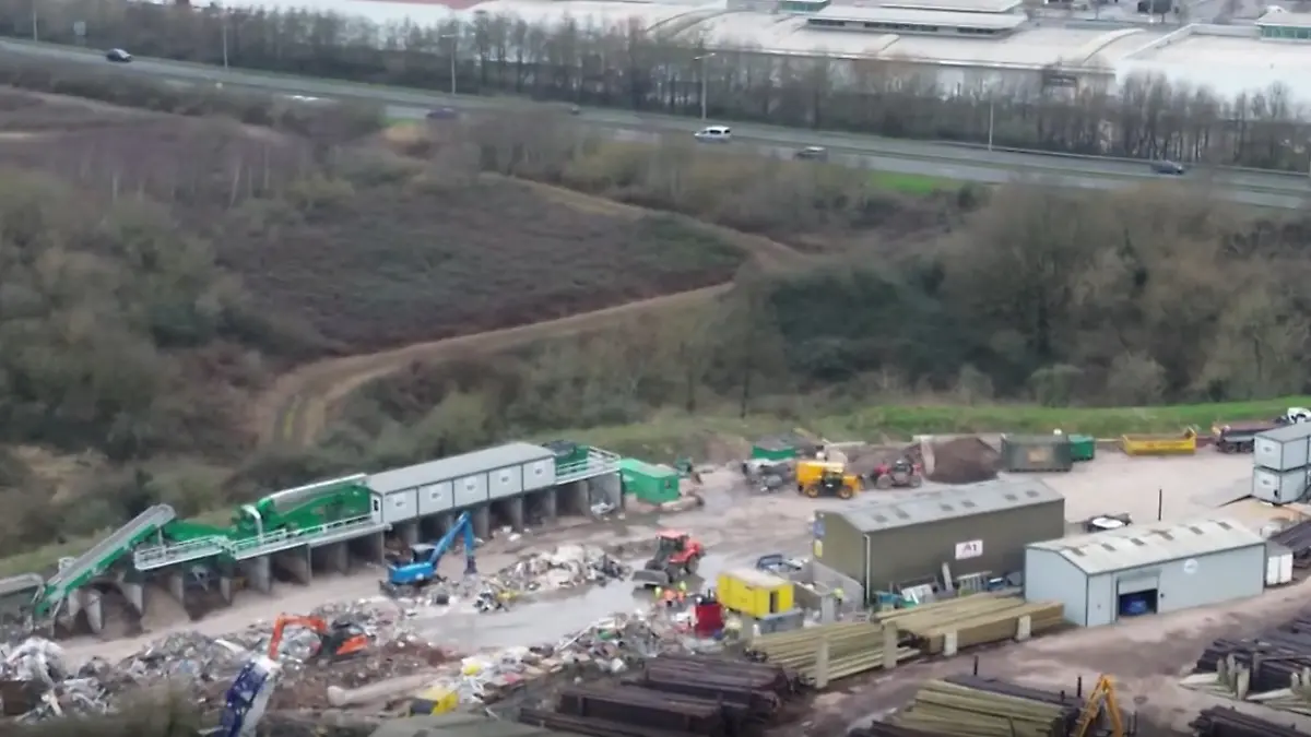 Krypto im Wert 750 Millionen Euro - Mann will Bitcoin-Festplatte auf  Müllkippe suchen - Video - ntv