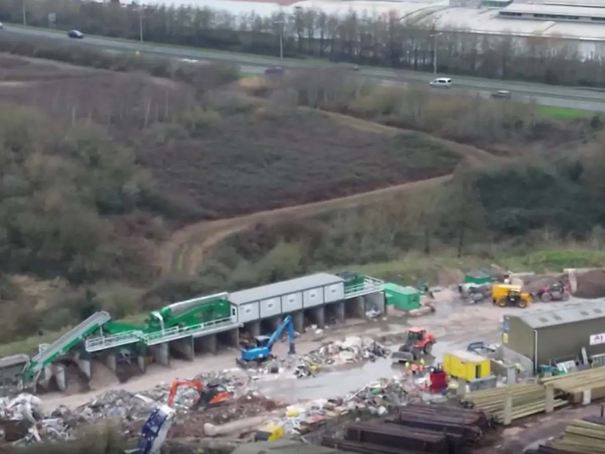 Krypto im Wert 750 Millionen Euro - Mann will Bitcoin-Festplatte auf  Müllkippe suchen - Video - ntv