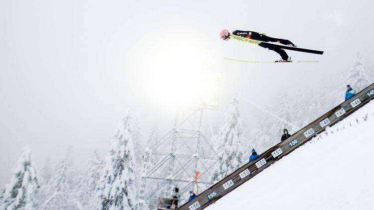 Karl Geiger führt bei der Skisprung-WM.