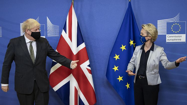 Treffen sich doch noch einmal: EU-Kommissionschefin Ursula von der Leyen (r.) und der britische Premierminister Boris Johnson (l.) wollen trotz Fristende Brexit-Gespräche weiterführen.