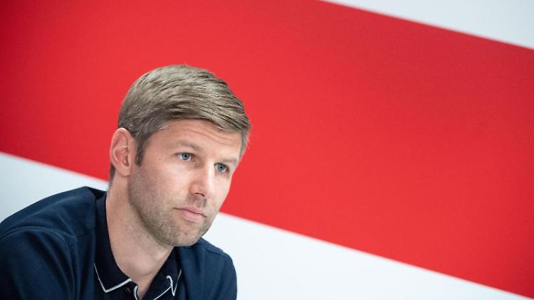 Thomas Hitzlsperger hat genug von VfB-Präsident Claus Vogt und legt sich öffentlich mit ihm an.