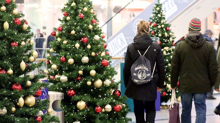 Der Einkaufsbummel in der Adventszeit fällt ab Mittwoch flach. Der Handel steht vor massiven Einbußen.