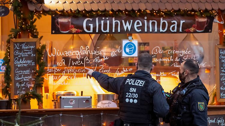 Der Glühweinverkauf in der Öffentlichkeit ist spätestens am Mittwoch vorbei, in einigen Ländern - wie hier in Sachsen - bereits am Montag.