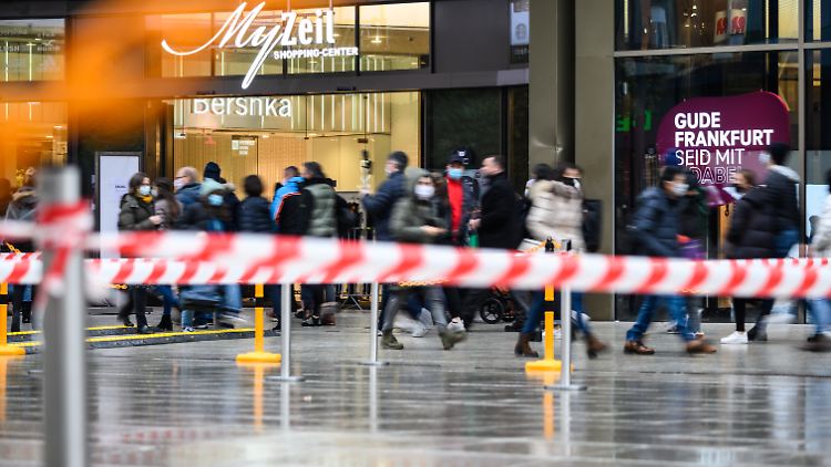 Die Händler hoffen wenigstens in den zwei verbleibenden Tagen noch auf viele Kunden. Politiker warnen davor. 