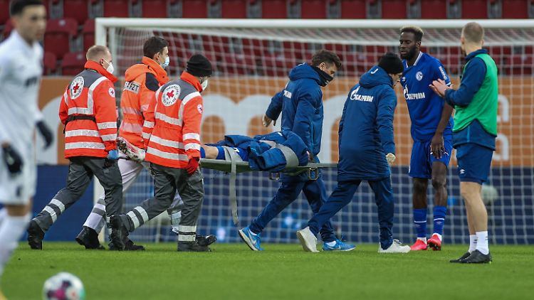Der FC Schalke gab zwar noch am Abend eine erste Entwarnung, die Bilder aber wirken trotzdem nach.