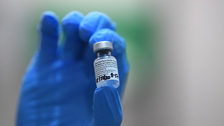 Laut dem "Spiegel" soll Deutschland zunächst rund drei bis vier Millionen Impfstoffdosen erhalten.