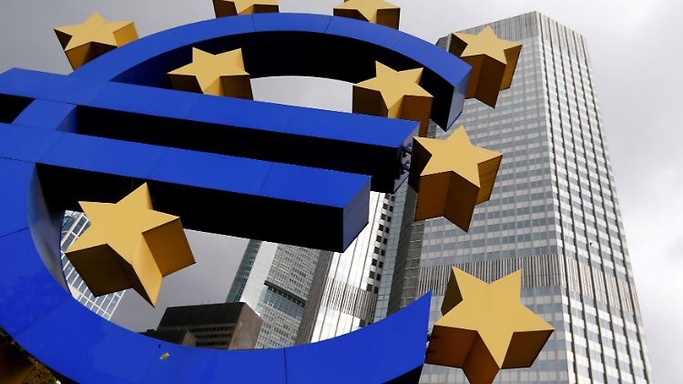 2020-12-10T133953Z_1089437205_RC2DKK9K9EMF_RTRMADP_3_EUROPE-BONDS-DEBT-AGENCIES.JPG