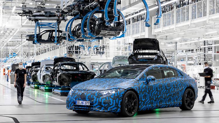 Das kommende elektrische Flaggschiff der Stuttgarter wird der EQS sein.