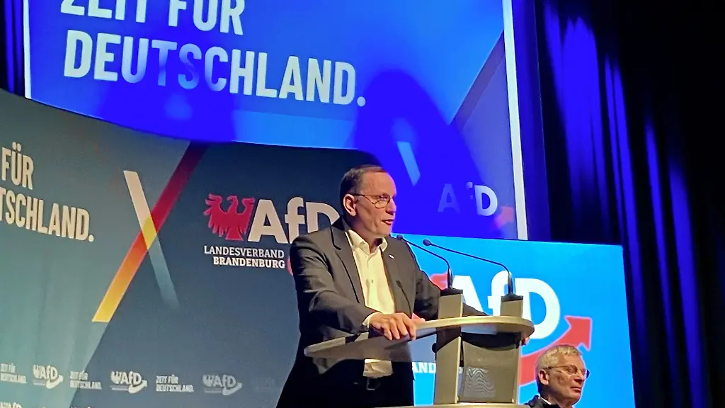 Der-AfD-Bundesvorsitzende-Tino-Chrupalla-schwoert-seine-Anhaenger-auf-die-Bundestagswahl-ein