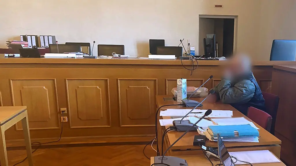 Ein-48-Jahre-alter-Mann-erhaelt-wegen-unerlaubten-Besitzes-von-Waffen-eine-Haftstrafe