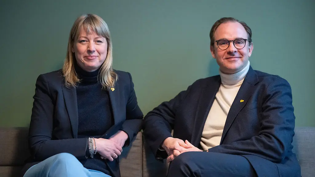 Bleiben-Teil-des-Vorstands-Teams-BVG-Chef-Henrik-Falk-rechts-und-Personalchefin-Jenny-Zeller-Grothe-die-kuenftig-auch-den-Betrieb-verantwortet