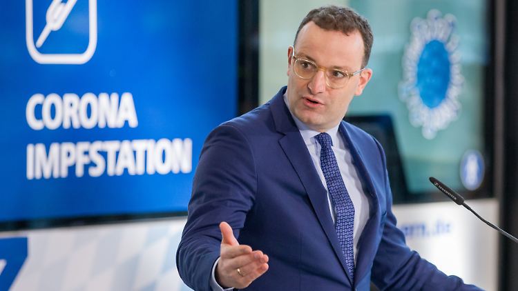 "Unser Ziel ist, dass es noch vor Weihnachten eine Zulassung gibt", sagt Gesundheitsminister Spahn.
