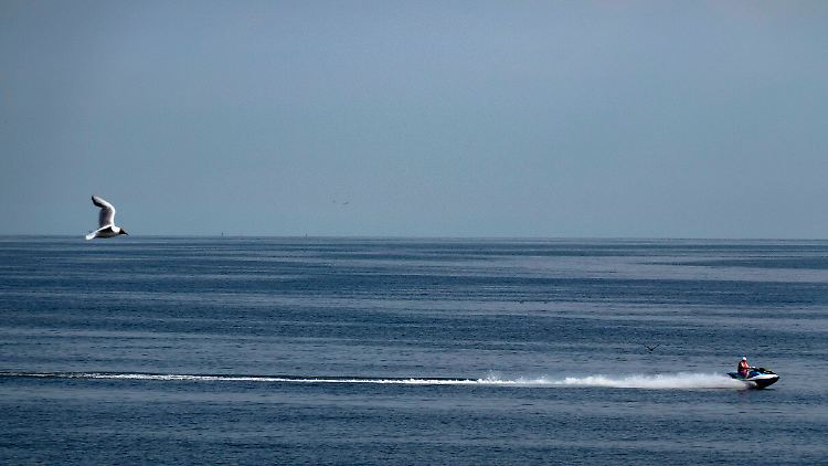 Der Mann brauchte für die 40 Kilometer mit dem Jetski rund viereinhalb Stunden. 