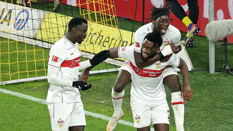 Silas Wamangituka trifft fast wie er will, und Orel Mangala trägt Tanguy Couilbaly auf seinen Schultern.
