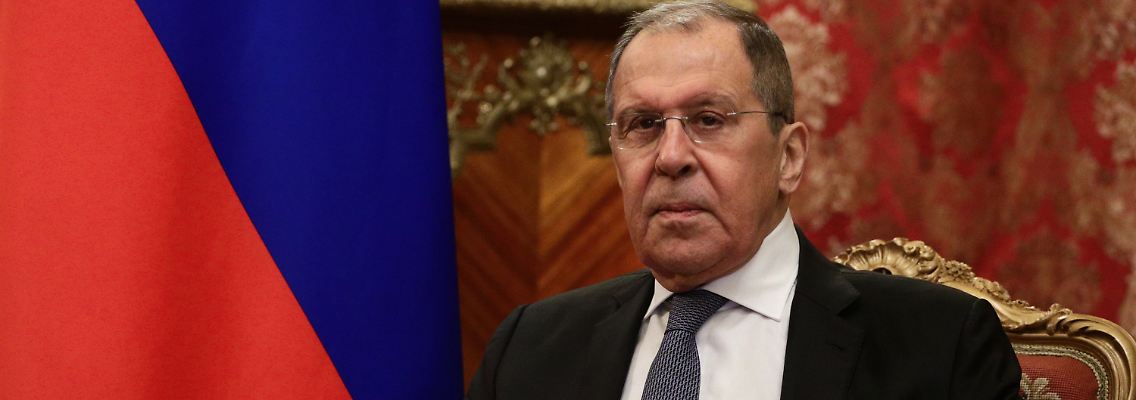 "Wir haben uns daran gewöhnt, dass die USA und andere westliche Länder in den Medien einfach neue Anschuldigungen in Richtung Russland verkünden", sagte Außenminister Sergej Lawrow.