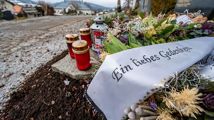 Die Zahl der täglichen Covid-19-Toten wird voraussichtlich noch mindestens zwei Wochen weiter ansteigen.