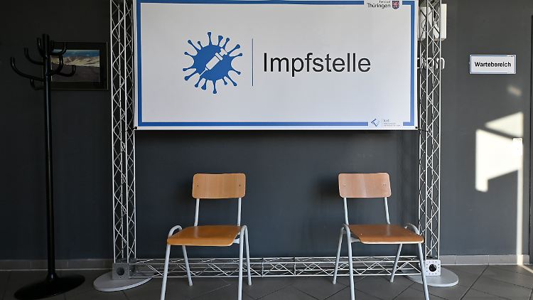 Die Aussicht auf baldige Massenimpfungen lässt im kommenden Jahr auf eine allmähliche Rückkehr zur Normalität hoffen.