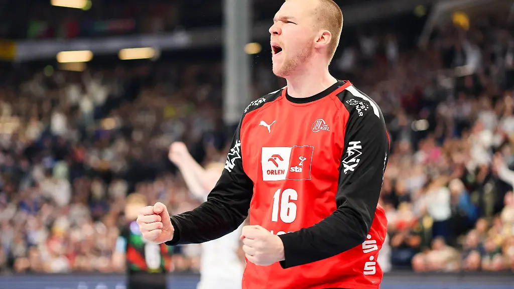 Kiels-Keeper-Tomas-Mrkva-fand-gegen-den-FC-Porto-sofort-in-die-Partie