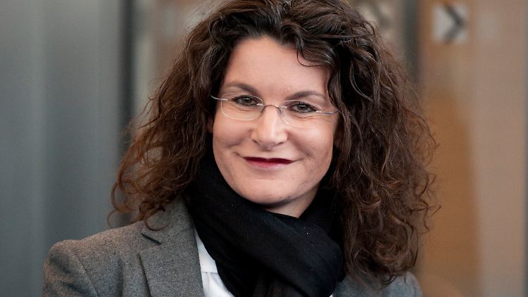Douglas-Chefin Tina Müller argumentierte mit dem Verkauf von Körperpflegeprodukten in einigen Geschäften.