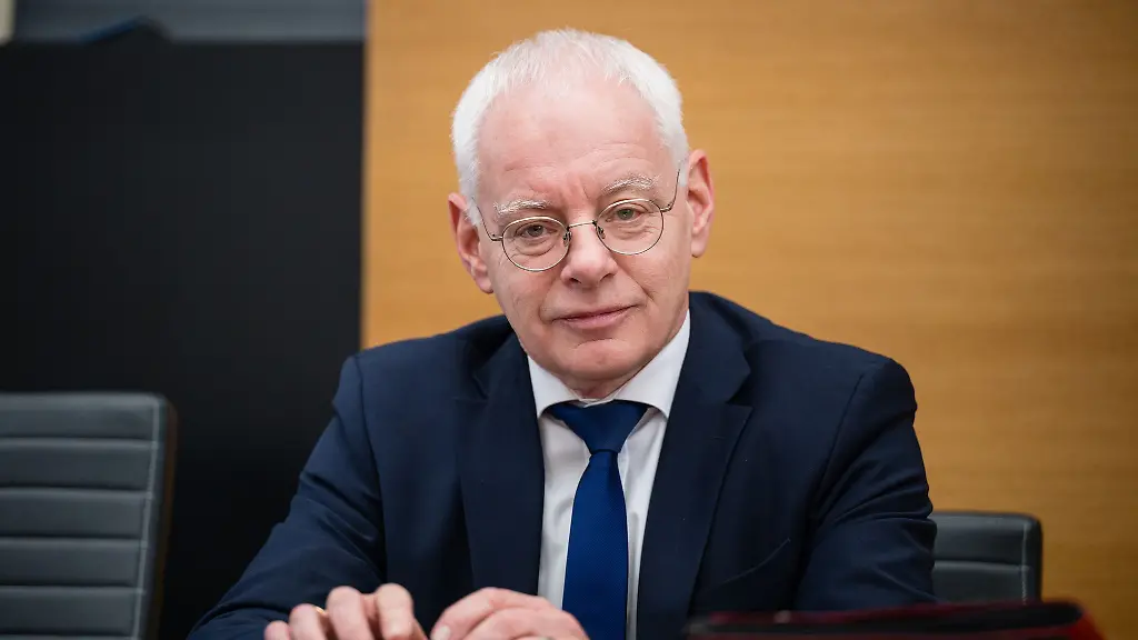 Der-saarlaendische-Wirtschaftminister-Juergen-Barke-SPD-moechte-einen-Innovations-Turbo-fuer-den-Mittelstand-zuenden