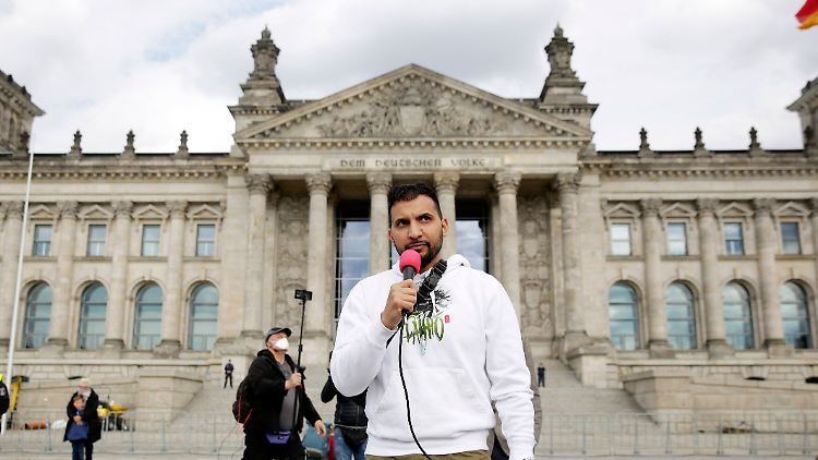 Bezeichnet sich selbst als "ultrarechts" - Attila Hildmann.
