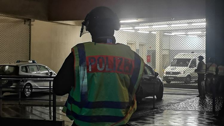 Details zu den Umständen der Tat gibt es laut Polizei bislang nicht.