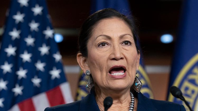 Deb Haaland soll als erste Ureinwohnerin US-Ministerin werden.