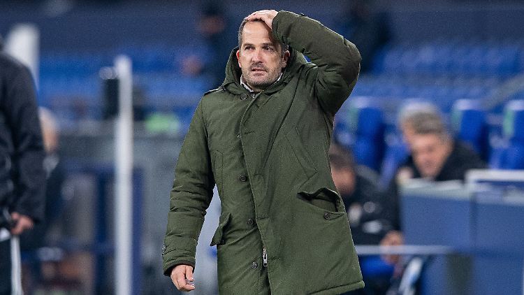Manuel Baum hat mit Schalke kein Spiel gewonnen.