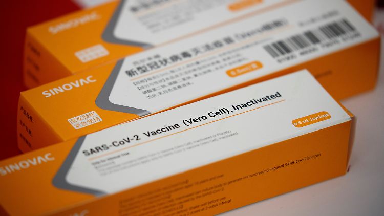 Mit den Impfstoffen der chinesischen Firmen Sinopharm und Sinovac sollen die Risikogruppen bis zum 11. Februar geimpft werden. 