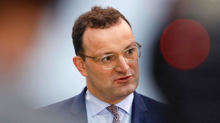 Jens Spahn sagt es auf Englisch: "Don't call us, we call you".
