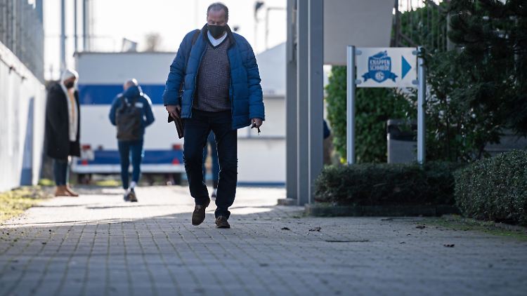 Stevens kehrt für mindestens zwei Spiele auf die Schalke-Bank zurück.