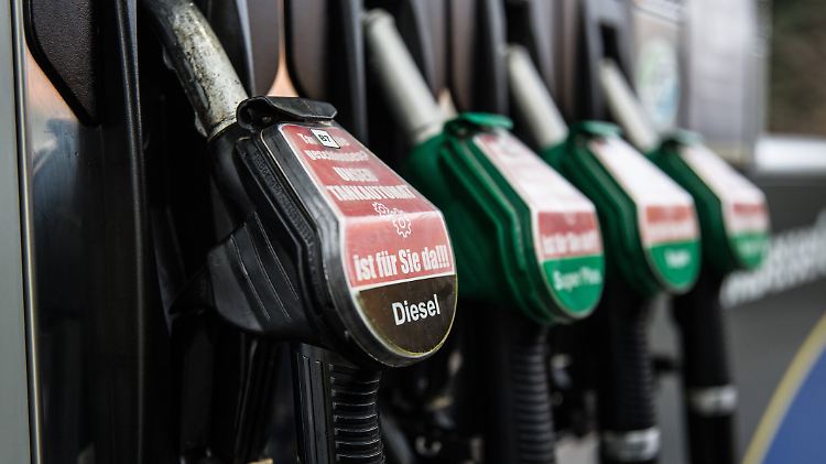 Tanken wird im neuen Jahr spürbar teurer.