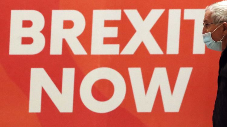 Schild am Brüsseler Hauptbahnhof. Vollständig steht darauf allerdings "Stop Brexit Now".