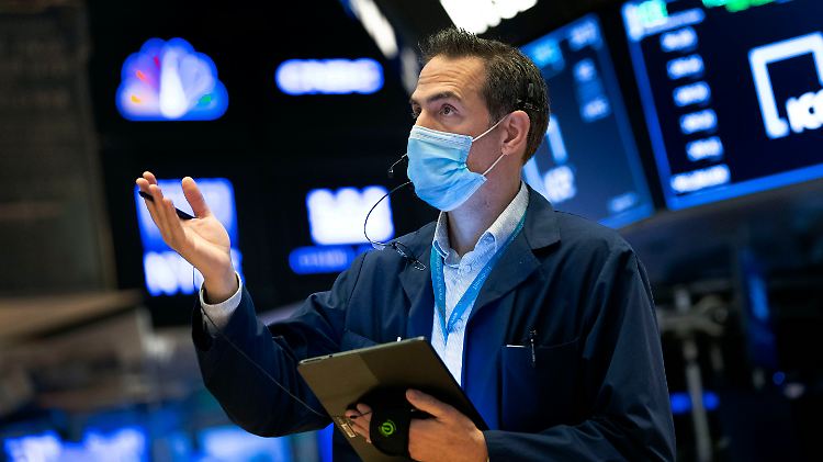 Nach einem furiosen Start in den Tag geht der Wall Street zum Wochenende die Puste aus.