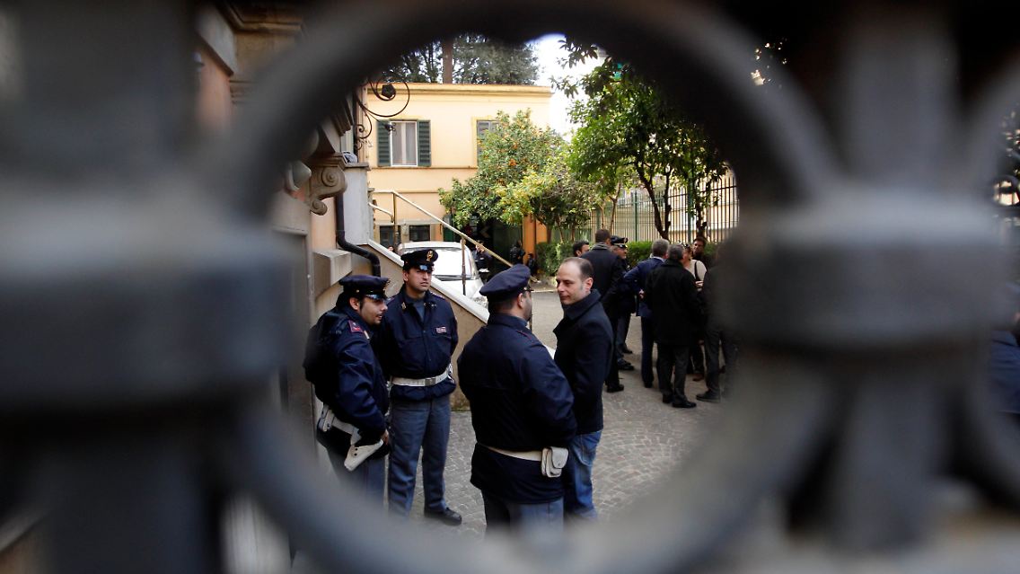 Italy_Embassy_Blast_AJM102.jpg5459805164096904501.jpg